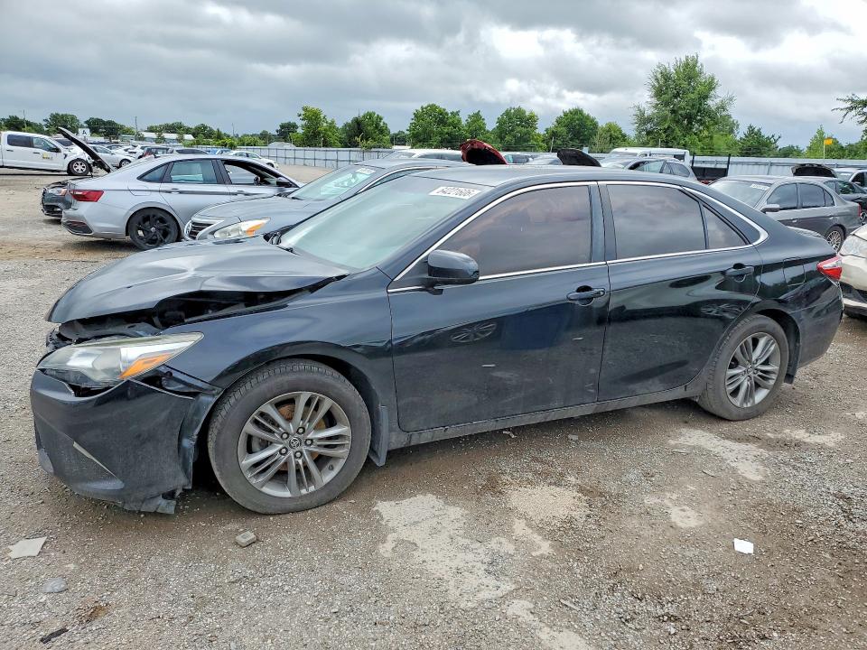 64221606 :رقم المزاد ، 4T1BF1FK1FU890477 vin ، 2015 Toyota Camry مزاد بيع