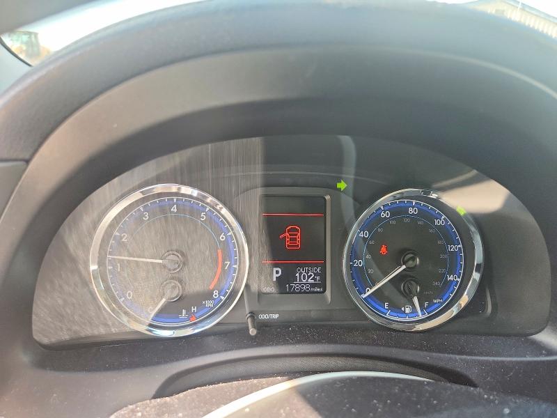 Продаж на аукціоні авто 2018 Toyota Corolla, vin: 5YFBURHE3JP813812, номер лоту: 63880036