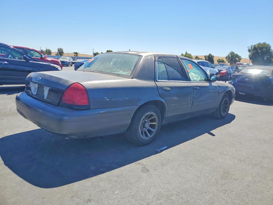 Продаж на аукціоні авто 2001 Ford Crown Victoria, vin: 2FAFP71W91X127310, номер лоту: 65185406