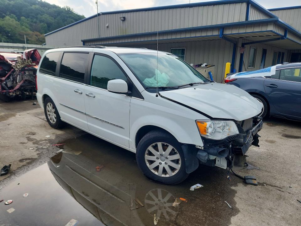 64475856 :رقم المزاد ، 2C4RC1BG7FR617814 vin ، 2015 Chrysler Town & Country مزاد بيع
