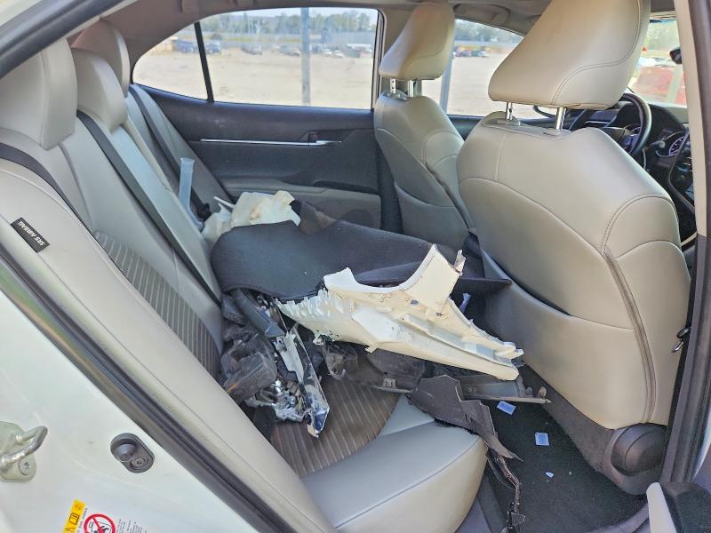 64429176 :رقم المزاد ، 4T1B11HK1JU035136 vin ، 2018 Toyota Camry مزاد بيع