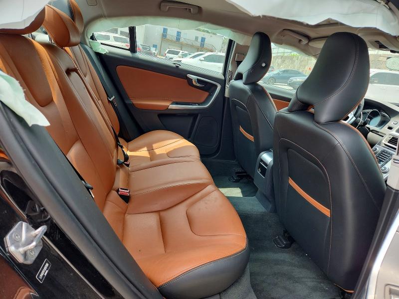63948446 :رقم المزاد ، LYV402TK1JB157986 vin ، 2018 Volvo S60 مزاد بيع