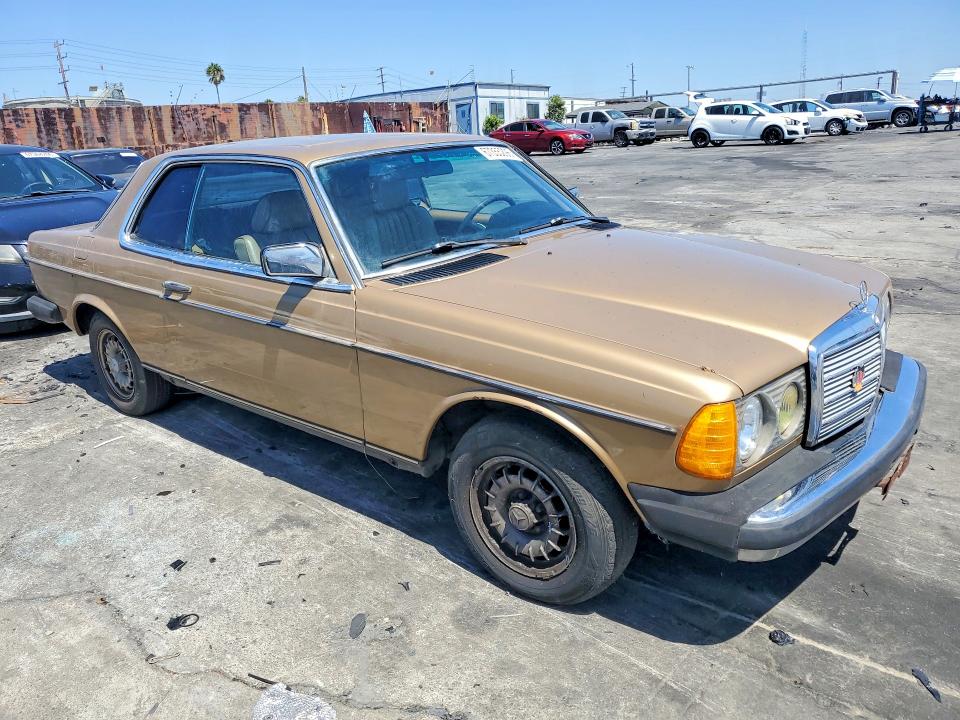 67355296 :رقم المزاد ، WDBAB53AXDB003870 vin ، 1983 Mercedes-benz 300 مزاد بيع