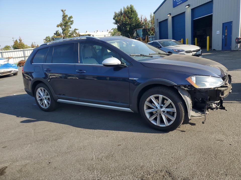 Продажа на аукционе авто 2017 Volkswagen Golf Alltrack, vin: 3VWH17AU0HM521865, номер лота: 64414056