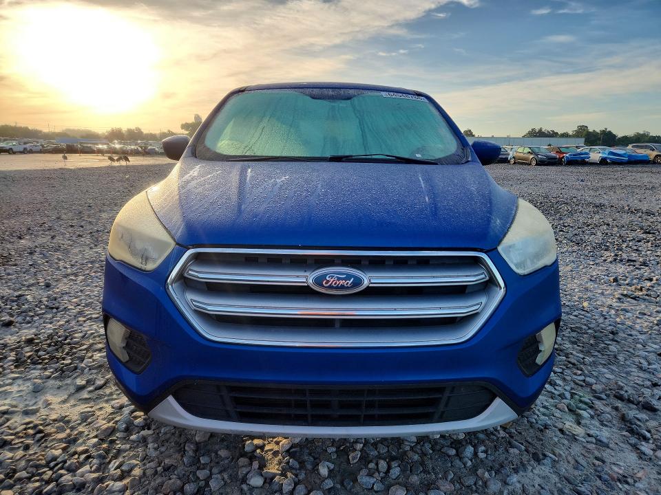 64548786 :رقم المزاد ، 1FMCU0GD4HUD24823 vin ، 2017 Ford Escape مزاد بيع
