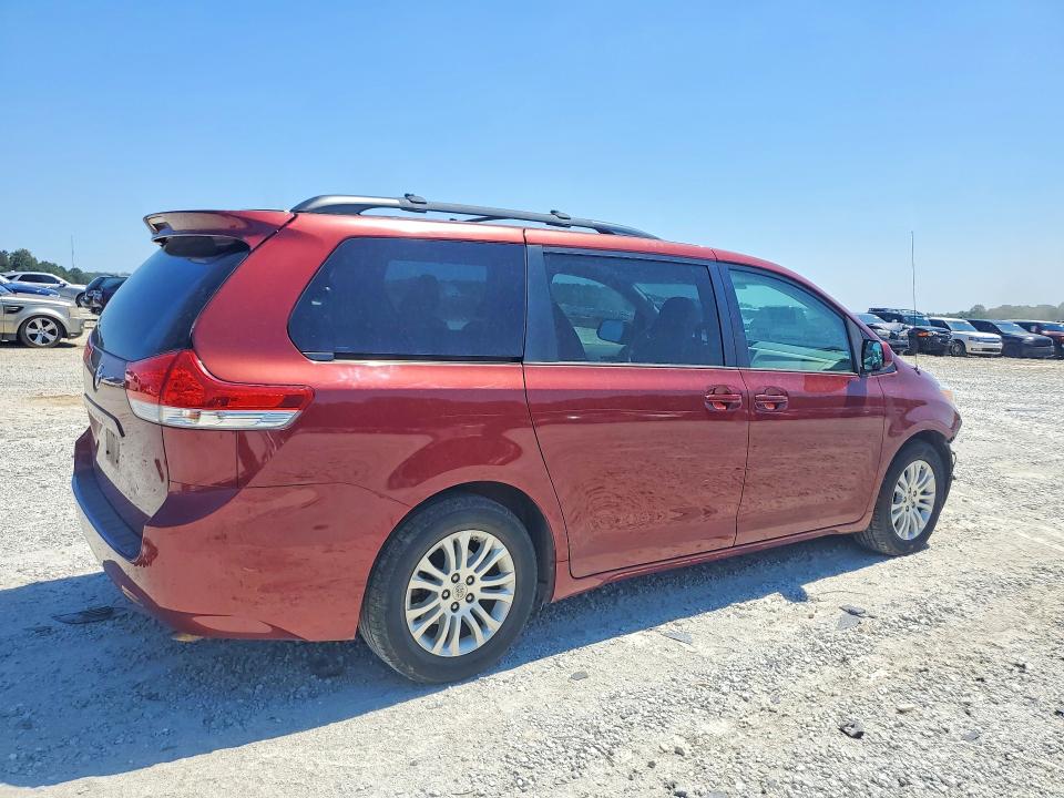 65131656 :رقم المزاد ، 5TDYK3DC2ES505786 vin ، 2014 Toyota Sienna مزاد بيع