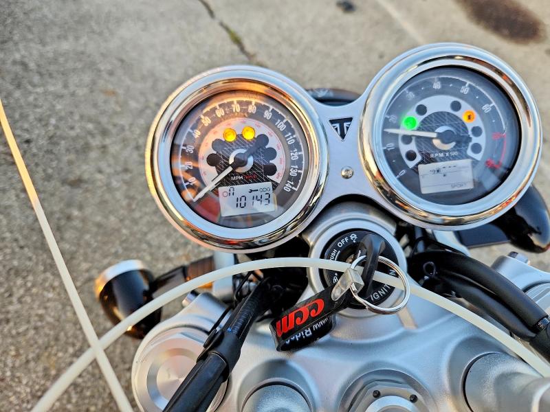 65890386 :رقم المزاد ، SMTD54HF6RTBN9401 vin ، 2024 Triumph Motorcycle Speed Twin مزاد بيع