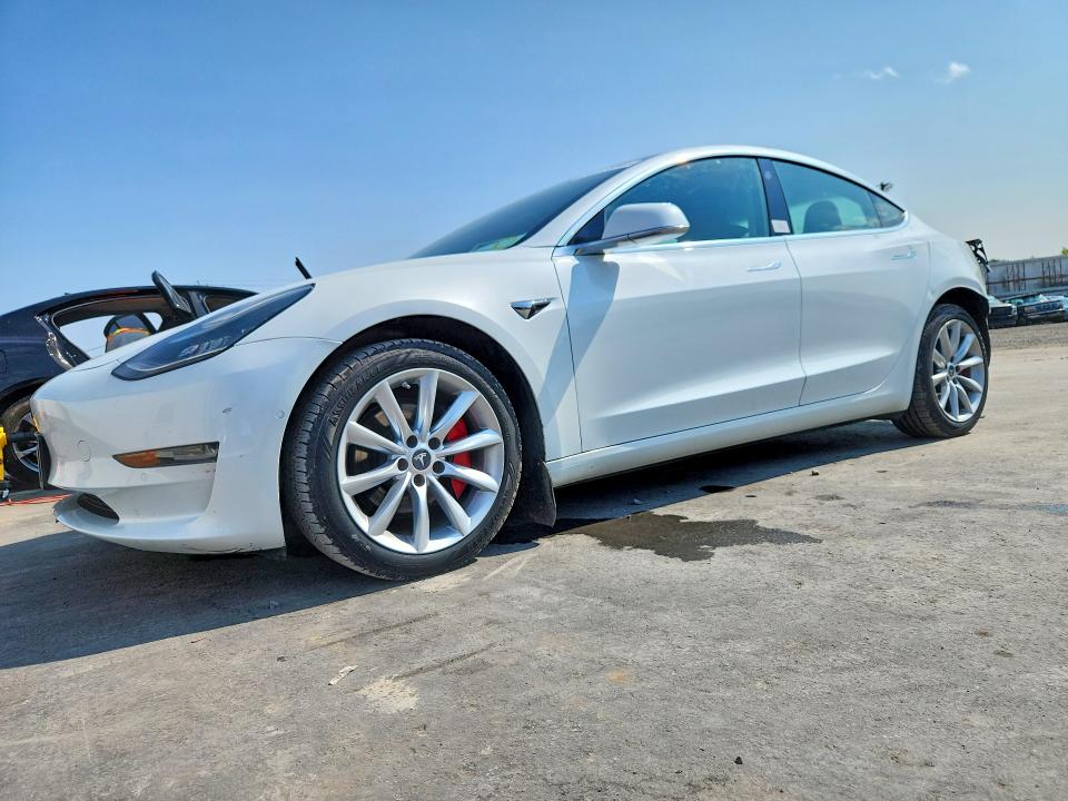 64443996 :رقم المزاد ، 5YJ3E1EB4LF618233 vin ، 2020 Tesla Model 3 مزاد بيع