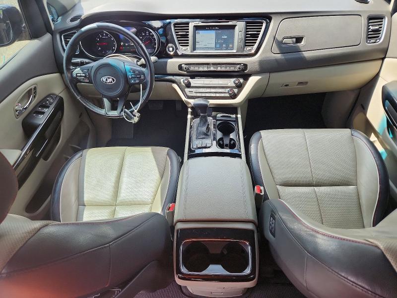 63414486 :رقم المزاد ، KNDMC5C18H6305328 vin ، 2017 Kia Sedona مزاد بيع