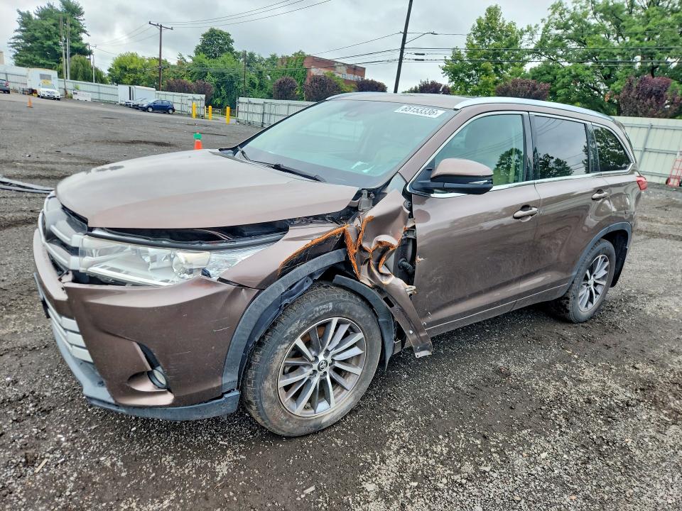 Продажа на аукционе авто 2018 Toyota Highlander, vin: 5TDJZRFH1JS902201, номер лота: 65153336