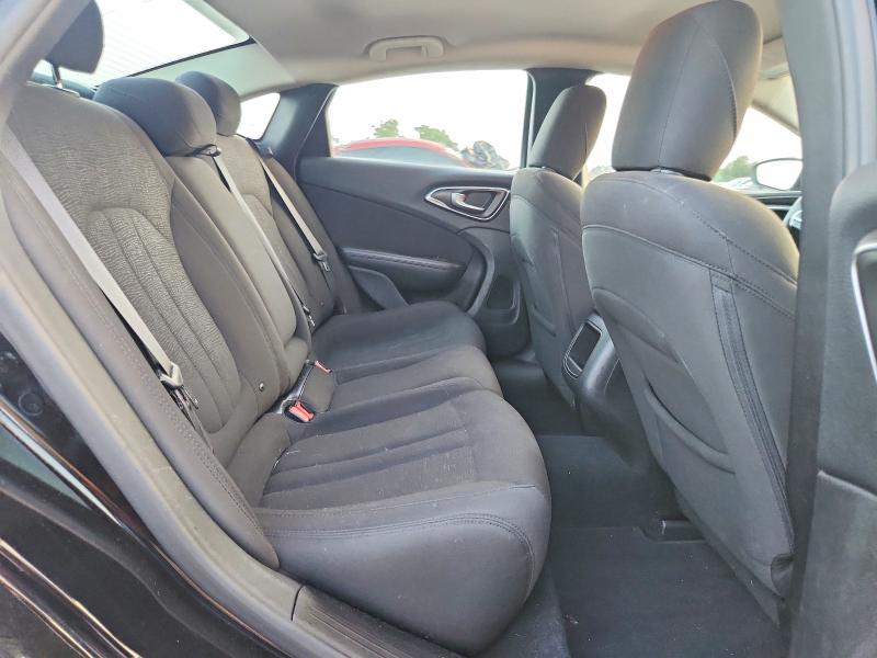 66112276 :رقم المزاد ، 1C3CCCAB0FN667107 vin ، 2015 Chrysler 200 مزاد بيع