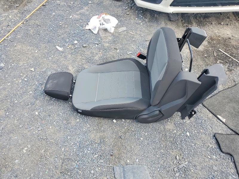2013 Ford Escape მანქანა იყიდება აუქციონზე, vin: 1FMCU9GX5DUB37664, აუქციონის ნომერი: 64194746