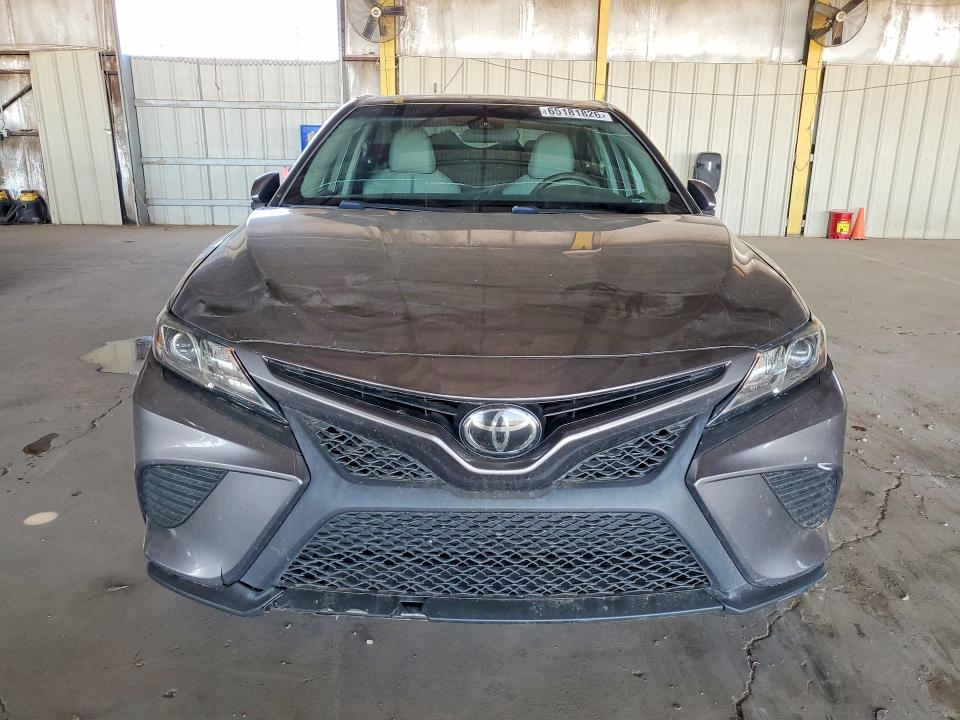65181826 :رقم المزاد ، 4T1B11HK4JU612015 vin ، 2018 Toyota Camry مزاد بيع