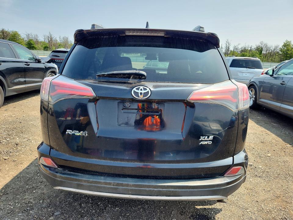 64378306 :رقم المزاد ، 2T3RFREVXHW663758 vin ، 2017 Toyota Rav4 مزاد بيع
