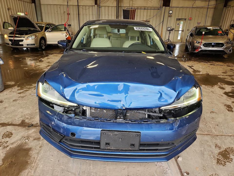 63669286 :رقم المزاد ، 3VWDB7AJ4JM250378 vin ، 2018 Volkswagen Jetta مزاد بيع