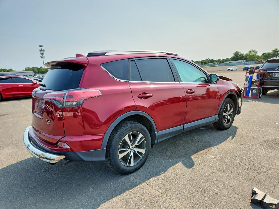 Продажа на аукционе авто 2018 Toyota Rav4, vin: 2T3RFREV0JW813415, номер лота: 64967066