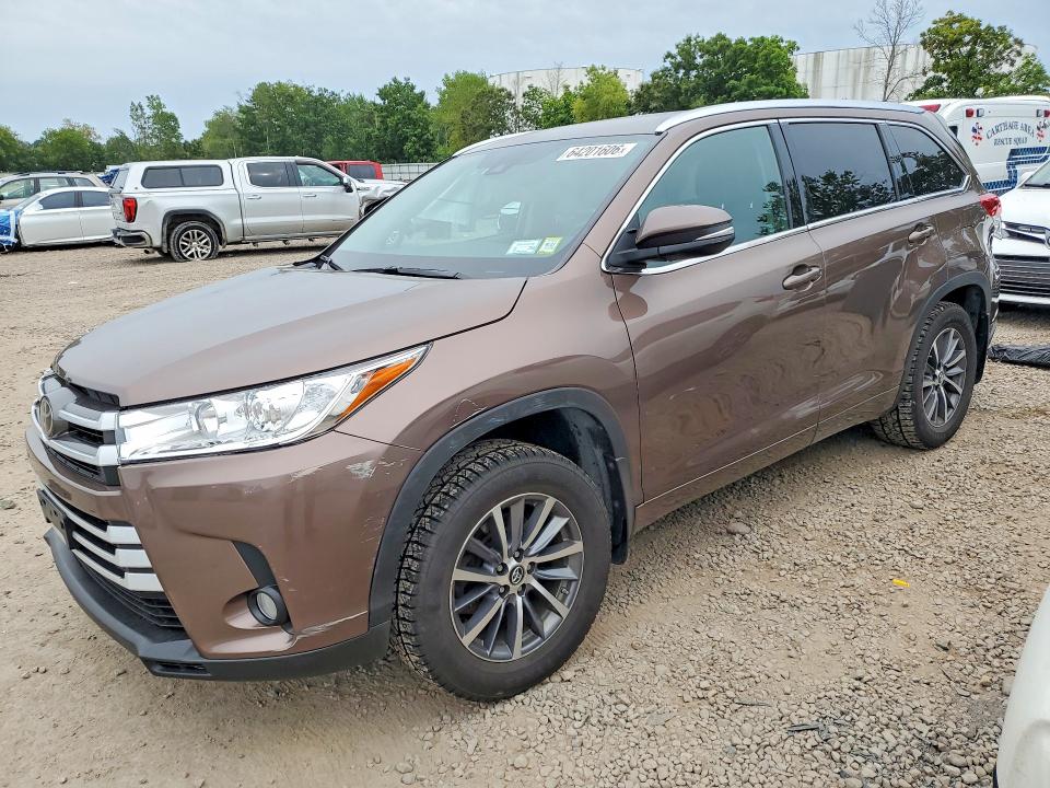 Auction sale of the 2018 Toyota Highlander, vin: 5TDJZRFH6JS880860, lot number: 64201606