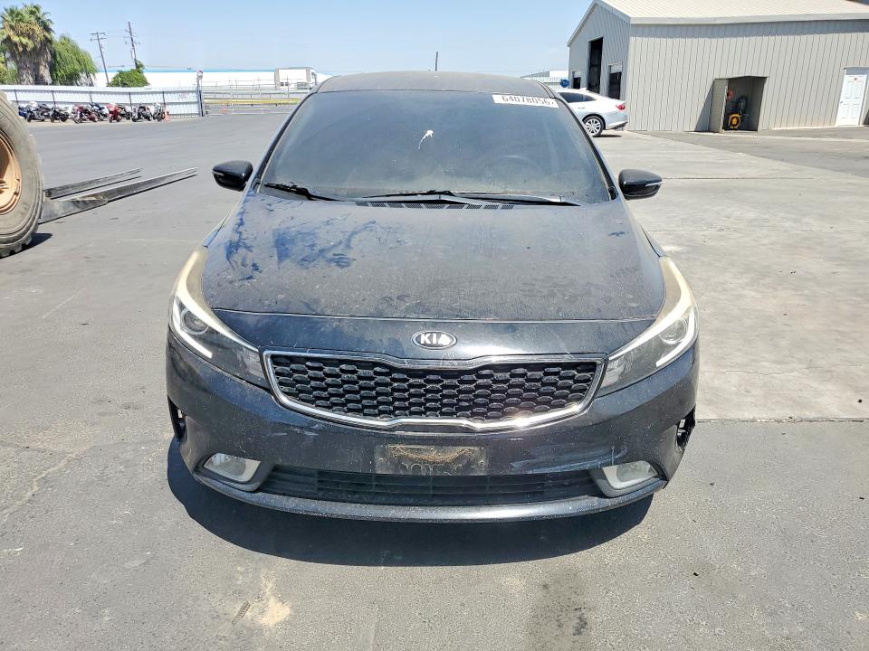 64078056 :رقم المزاد ، KNAFK5A81H5686843 vin ، 2017 Kia Forte5 مزاد بيع