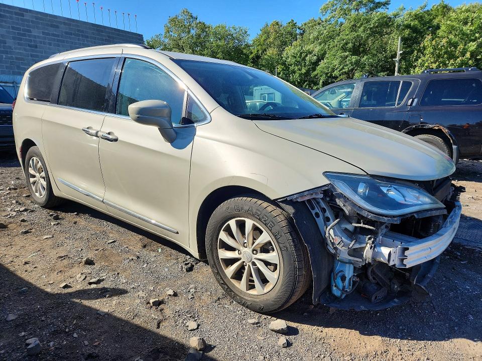Продажа на аукционе авто 2017 Chrysler Pacifica, vin: 2C4RC1BG0HR753186, номер лота: 66901656