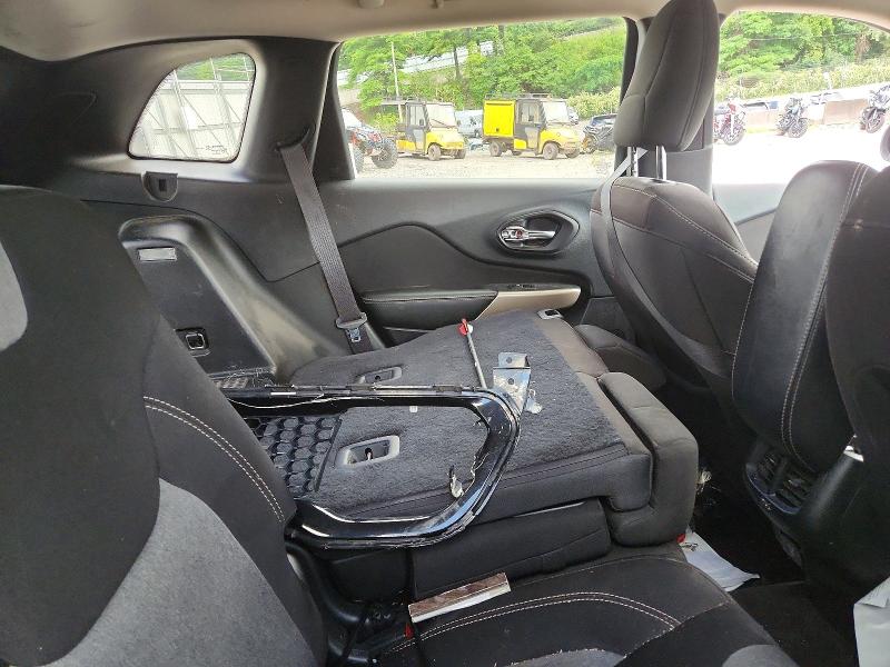 65718546 :رقم المزاد ، 1C4PJMCX2JD610133 vin ، 2018 Jeep Cherokee مزاد بيع