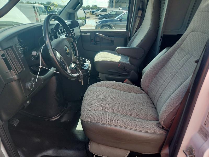 67107386 :رقم المزاد ، 1GCWGBFP2J1312239 vin ، 2018 Chevrolet Express G2500 مزاد بيع