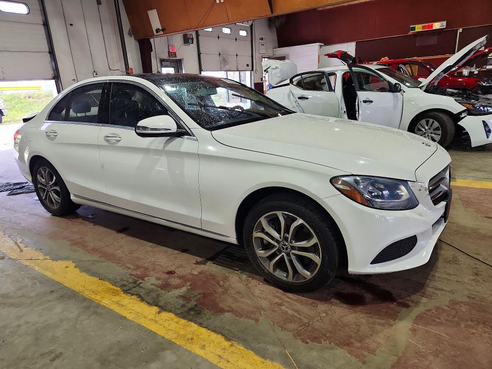 65305206 :رقم المزاد ، 55SWF4KB3HU222462 vin ، 2017 Mercedes-benz C مزاد بيع