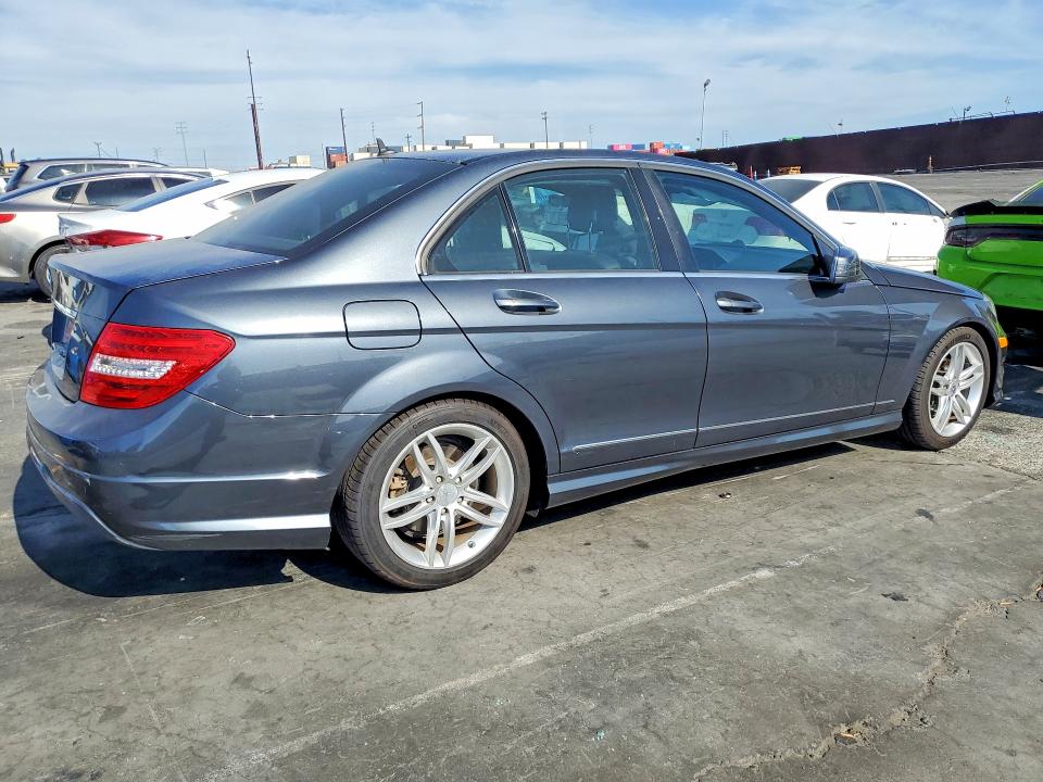 2013 Mercedes-benz C მანქანა იყიდება აუქციონზე, vin: WDDGF4HB2DA778154, აუქციონის ნომერი: 66122956
