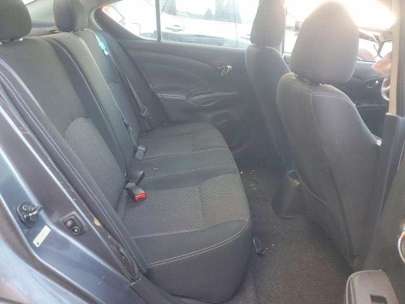 64414356 :رقم المزاد ، 3N1CN7AP9JL858996 vin ، 2018 Nissan Versa مزاد بيع
