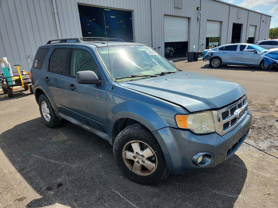 64690446 :رقم المزاد ، 1FMCU0DGXBKB82544 vin ، 2011 Ford Escape مزاد بيع