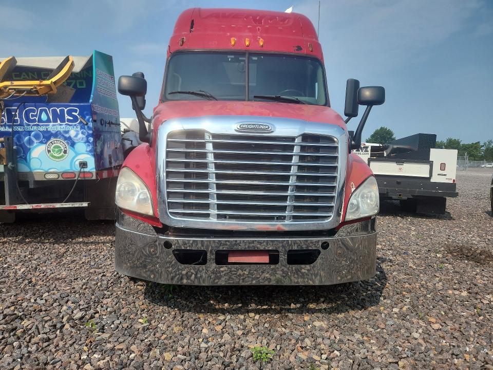 2013 Freightliner Cascadia 125 მანქანა იყიდება აუქციონზე, vin: 3AKJGLBG3DSFD5173, აუქციონის ნომერი: 63414266