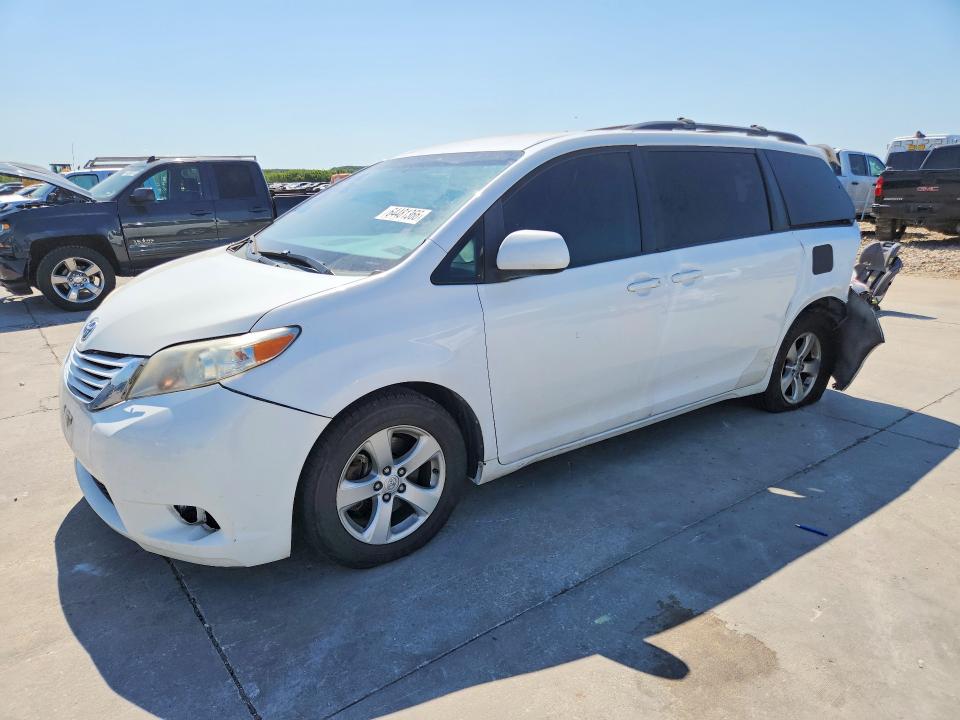 64481366 :رقم المزاد ، 5TDKK3DC7FS582418 vin ، 2015 Toyota Sienna مزاد بيع