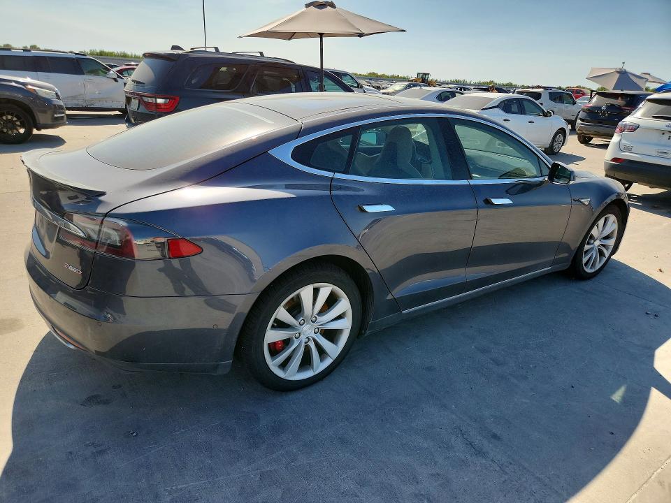 65445826 :رقم المزاد ، 5YJSA1H21FFP76259 vin ، 2015 Tesla Model S مزاد بيع