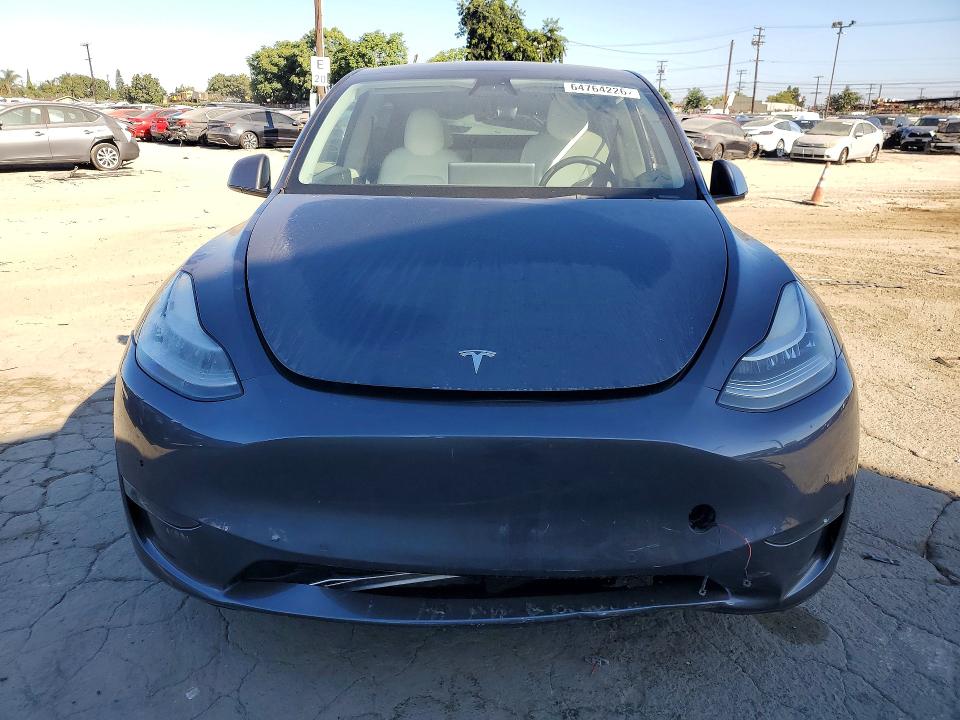 64764226 :رقم المزاد ، 7SAYGDEE6NF360878 vin ، 2022 Tesla Model Y مزاد بيع
