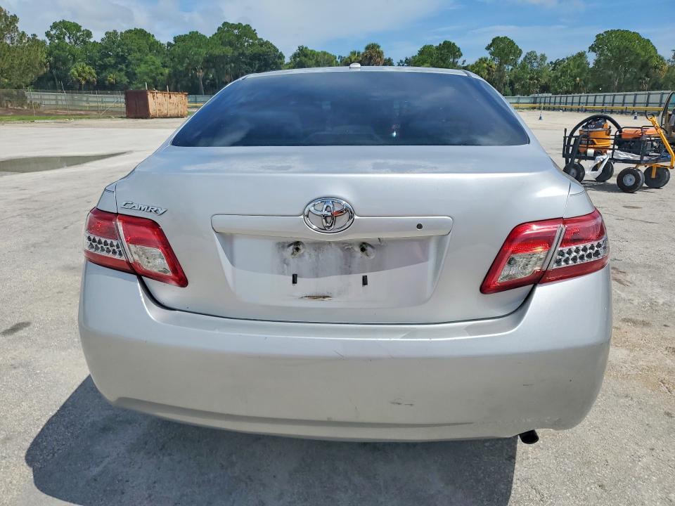 64198806 :رقم المزاد ، 4T1BF3EK0AU537475 vin ، 2010 Toyota Camry مزاد بيع