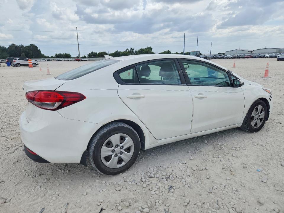2018 Kia Forte მანქანა იყიდება აუქციონზე, vin: 3KPFK4A7XJE239328, აუქციონის ნომერი: 65175666