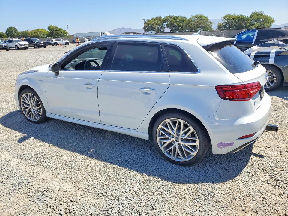 65137746 :رقم المزاد ، WAUTPBFF0JA065293 vin ، 2018 Audi A3 مزاد بيع
