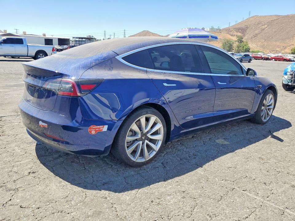 65759396 :رقم المزاد ، 5YJ3E1EA1JF033386 vin ، 2018 Tesla Model 3 مزاد بيع