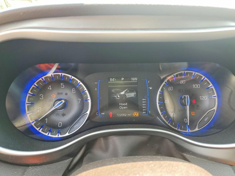 64110846 :رقم المزاد ، 2C4RC1BG3JR246563 vin ، 2018 Chrysler Pacifica مزاد بيع