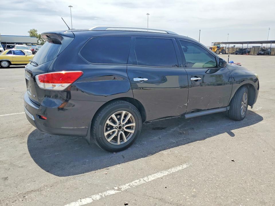 64231166 :رقم المزاد ، 5N1AR2MN6FC677679 vin ، 2015 Nissan Pathfinder مزاد بيع