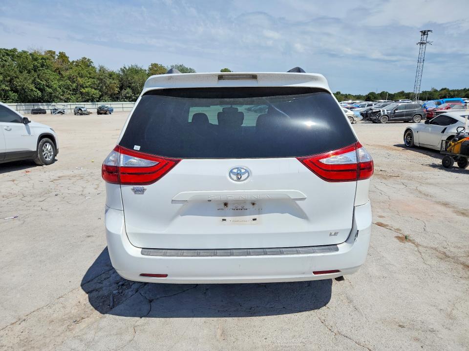 65304496 :رقم المزاد ، 5TDKK3DC1FS582818 vin ، 2015 Toyota Sienna مزاد بيع
