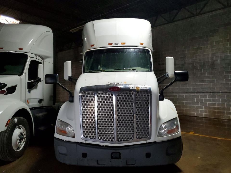 Продаж на аукціоні авто 2018 Peterbilt 579, vin: 1XPBA48XXJD477316, номер лоту: 61967596