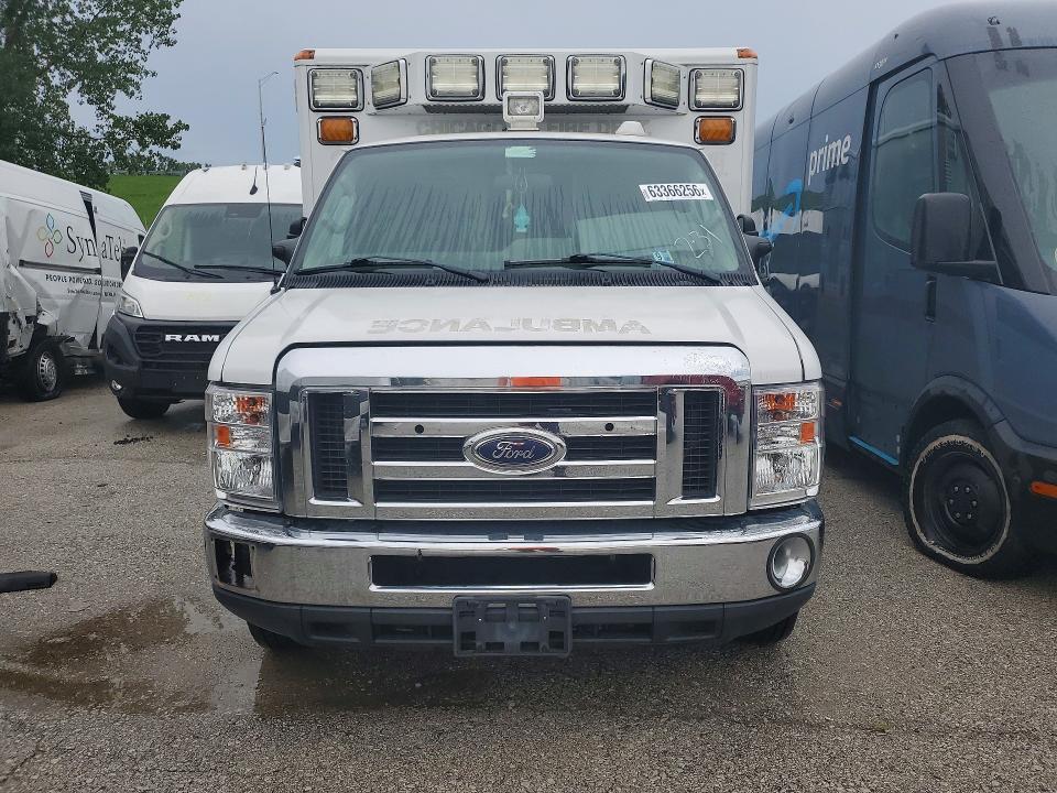 63366256 :رقم المزاد ، 1FDXE4FS4HDC32407 vin ، 2017 Ford Econoline مزاد بيع
