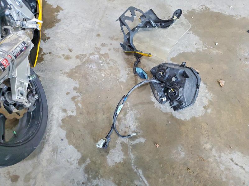 65652056 :رقم المزاد ، JS1GR7HA532102245 vin ، 2003 Suzuki Gsx-r750 مزاد بيع
