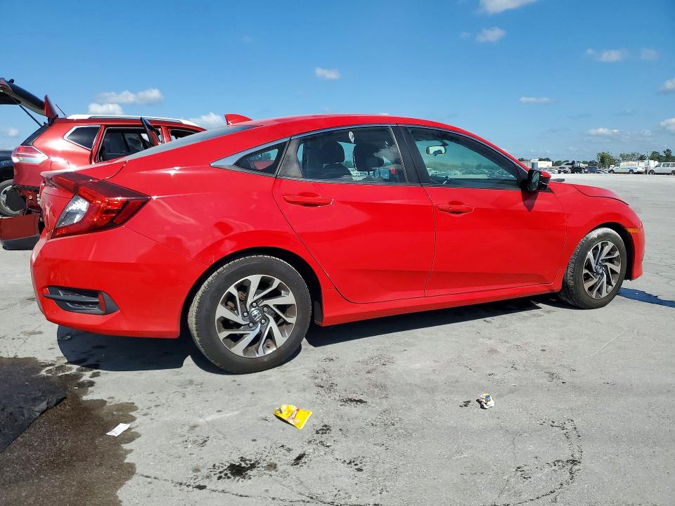65089796 :رقم المزاد ، 2HGFC2F7XJH572547 vin ، 2018 Honda Civic مزاد بيع