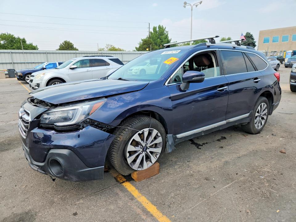 63771276 :رقم المزاد ، 4S4BSATC6J3310051 vin ، 2018 Subaru Outback مزاد بيع