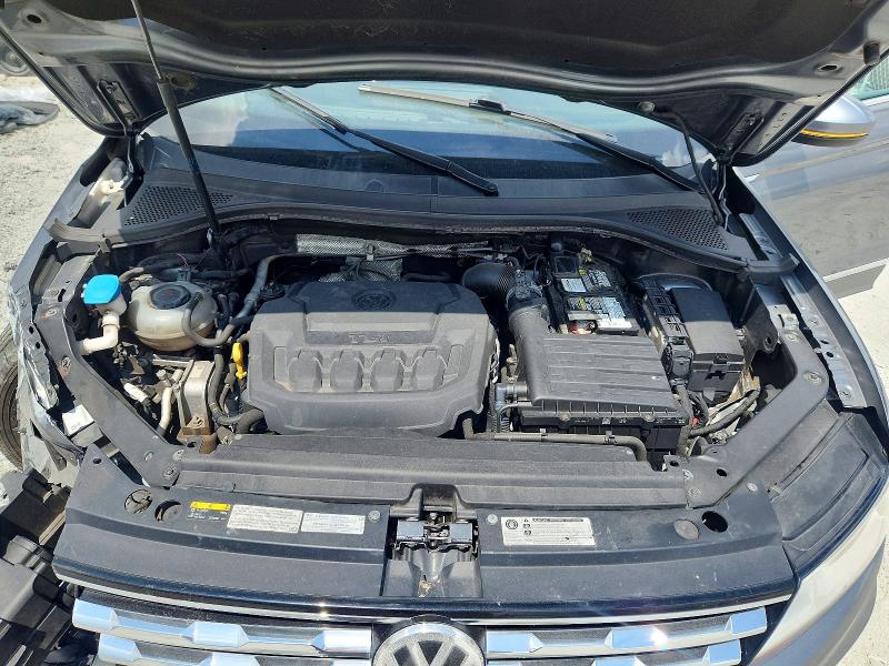 63537446 :رقم المزاد ، 3VV2B7AX3JM016796 vin ، 2018 Volkswagen Tiguan مزاد بيع