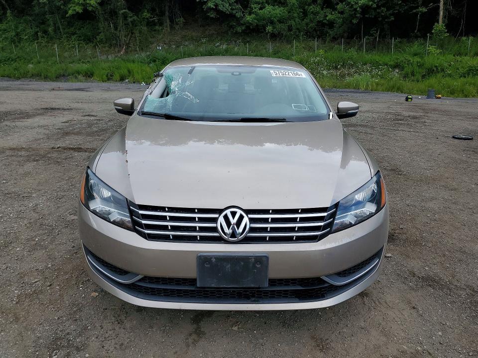 57522166 :رقم المزاد ، 1VWAT7A30FC098447 vin ، 2015 Volkswagen Passat مزاد بيع