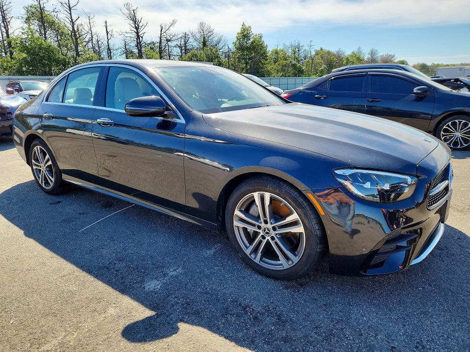 66918606 :رقم المزاد ، W1KZF8EB0MA995240 vin ، 2021 Mercedes-benz E مزاد بيع