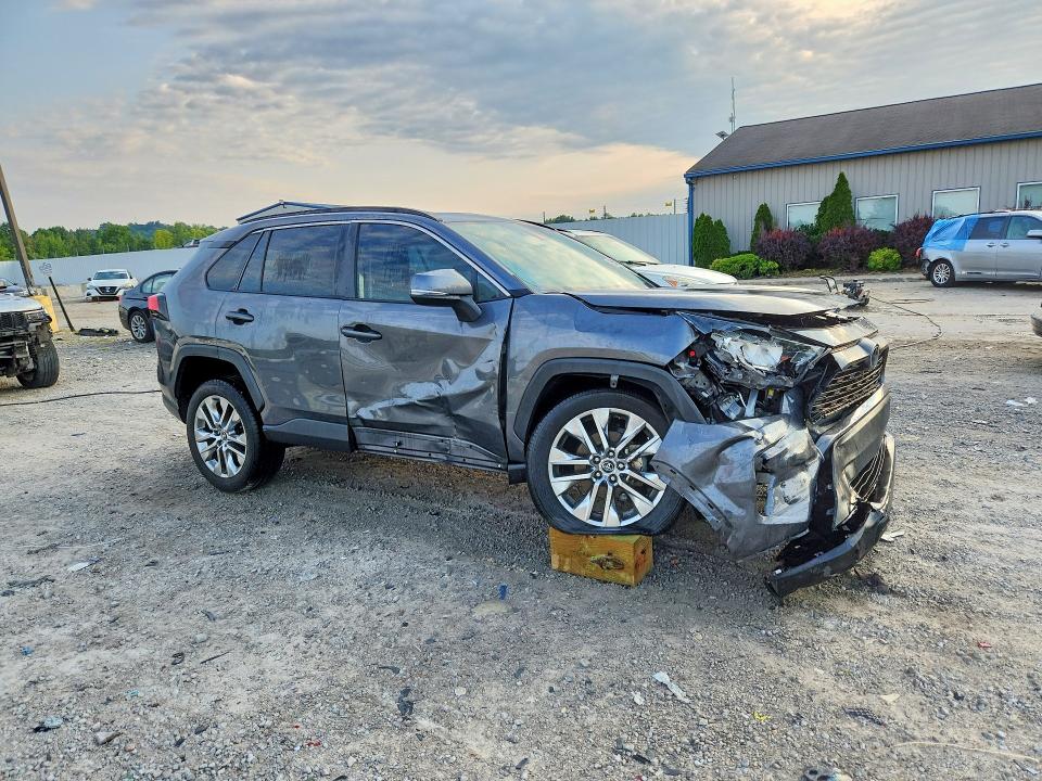 63548216 :رقم المزاد ، 2T3C1RFV1MC103173 vin ، 2021 Toyota Rav4 مزاد بيع