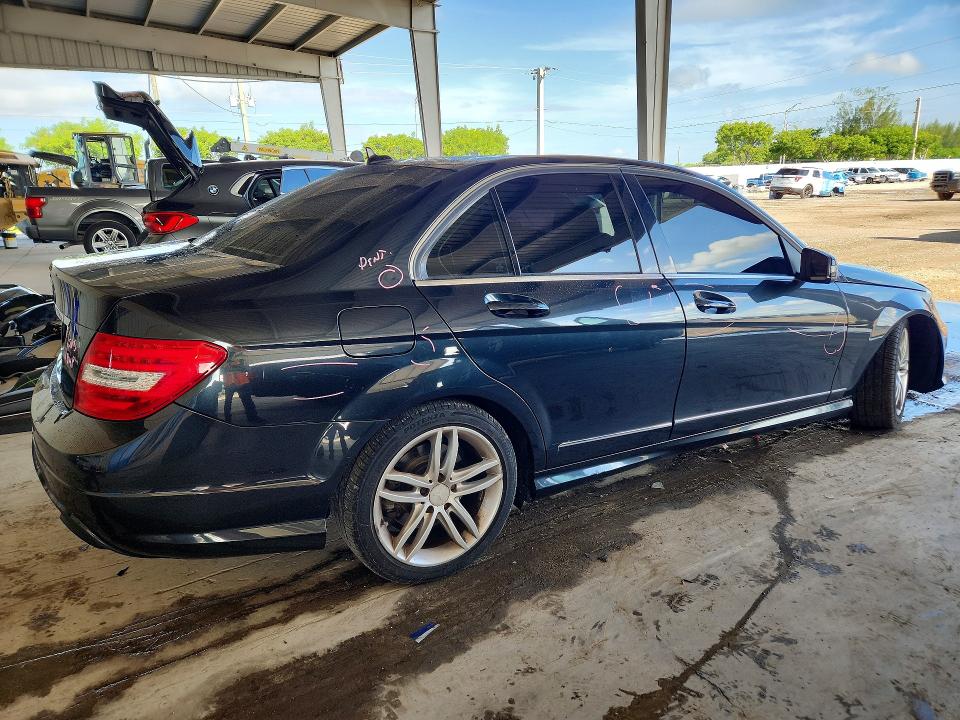 Продажа на аукционе авто 2012 Mercedes-benz C, vin: WDDGF8BB7CR205332, номер лота: 63373606